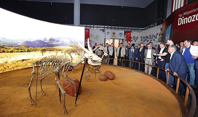 Başkan Büyükkılıç, Bakan Tunç'u 7,5 Milyon Yıllık Fosiller Sergisi’ni gezdirdi