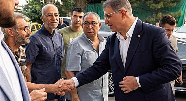 Başkan Tugay vatandaşlarla bayramlaştı