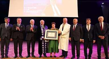 Binali Yıldırım Erzincan’da konferansa katıldı