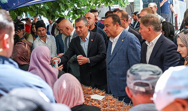 CHP Genel Başkanı Özel, Ferdi Zeyrek hayrına lokma dağıttı