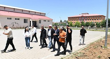 Eş Başkan Söylemez, okul bahçesindeki çalışmaları yerinde inceledi