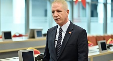 İstanbul Valisi Gül, 112 Acil Çağrı Merkezi’nde görevli personelle bayramlaştı