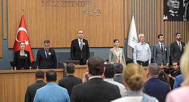 İzmir Büyükşehir Belediyesi Meclisi'nde Başkan Zeyrek anıldı
