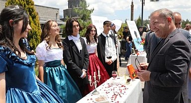 Kars Valisi Polat, Roman Kahramanları etkinliğine katıldı