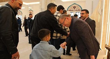 Kars Valisi Polat vatandaşlarla bayramlaştı