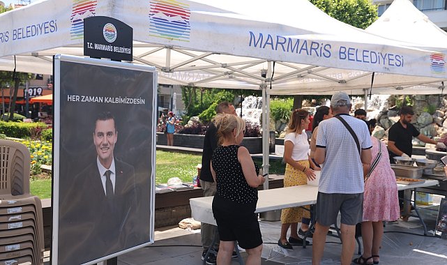 Marmaris’ta Ferdi Zeyrek anısına lokma döküldü