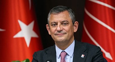 Özel, Manisa'da bayram namazı kıldı ve şehit aileleriyle bayramlaştı