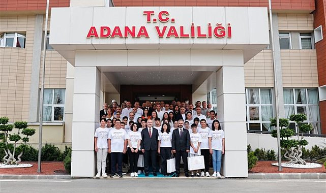 Adana Valisi Köşger, LGS birincileriyle bir araya geldi