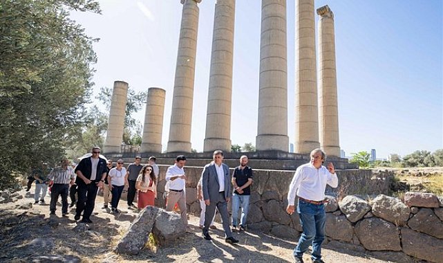 Başkan Tugay Smyrna kazılarını inceledi