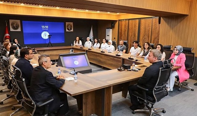 Erzincan Valisi Aydoğdu, 12 ülkeden gelen öğrencileri ağırladı