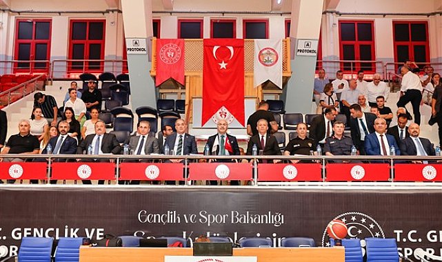 Adana Valisi Köşger, Anadolu Yıldızlar Ligi Açılış Programına katıldı
