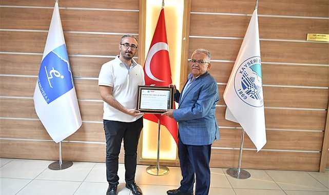 Başkan Büyükkılıç, Türk Kayak Merkezleri Birliği üyelik sertifikasını teslim aldı
