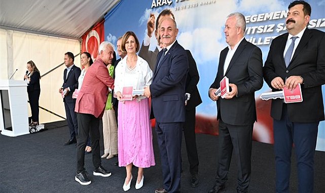Başkan Ünlüce, araç teslim törenine katıldı