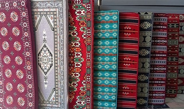 Diyarbakır’ın Sur ilçesinde 35 yıllık emekle yaşatılan bir zanaat: Yöresel halı dokumacılı
