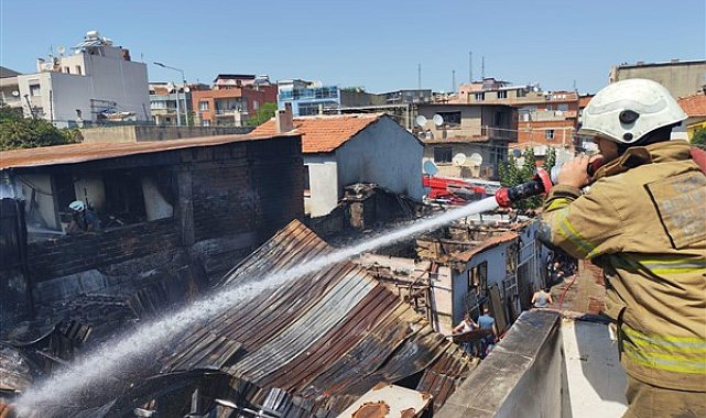İzmir İtfaiyesi, Konak’taki yangına müdahale etti