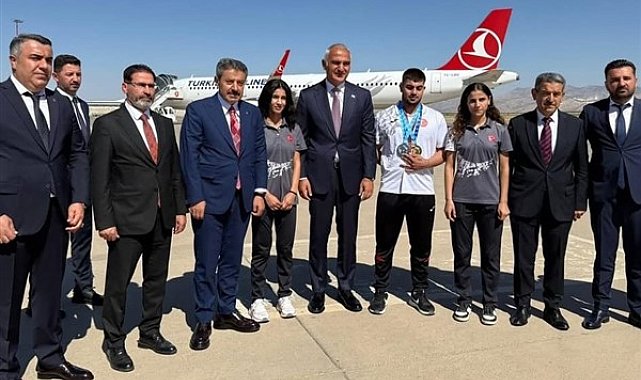 Kültür ve Turizm Bakanı Ersoy, Şırnak Havalimanında karşılandı