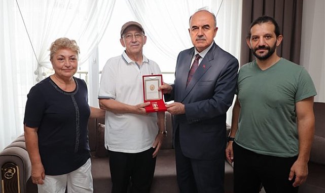 Ordu Valisi Erol, Kıbrıs gazisine gazilik madalyası ve beratını takdim etti