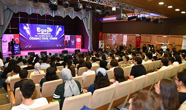 Şanlıurfa'da LGS ve YKS'de derece yapan öğrencilere ödül verildi
