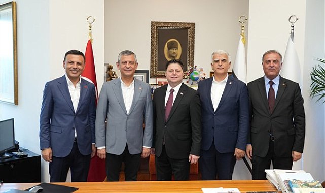 CHP Genel Başkanı Özel'den Kadıköy Belediyesi’ne ziyaret