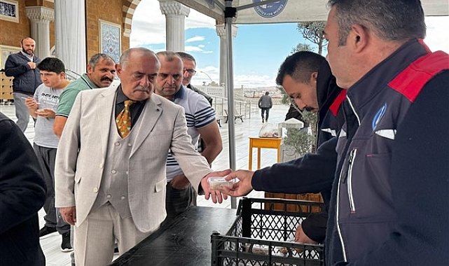 Çorum Belediyesi, Gaziler Günü'nde vatandaşlara helva ikram etti