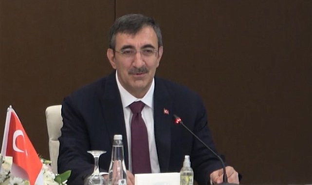 Cumhurbaşkanı Yardımcısı Yılmaz, Bişkek'te iş insanlarıyla buluştu