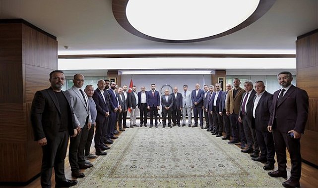 Kayseri Büyükşehir Belediye Başkanı Büyükkılıç misafirlerini makamında ağırladı