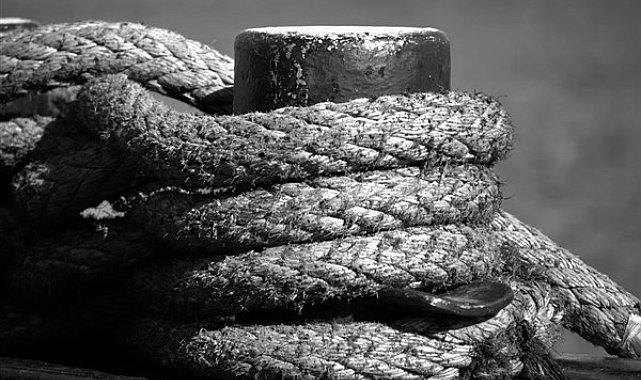 KEGM, makine arızası nedeniyle sürüklenen tekneyi kurtardı