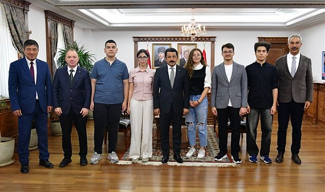 Kırşehir Valisi Demiryürek YKS'de dereceye giren öğrencileri tebrik etti