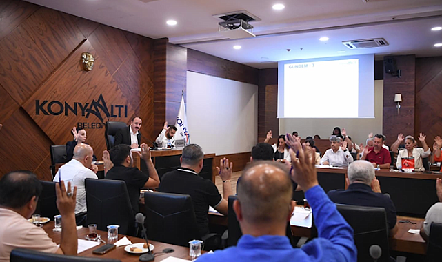 Muhittin Böcek’ten Konyaaltı Meclisi’ne mesaj