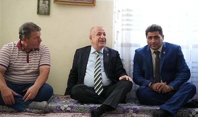 Özdağ, Karşıyaka Cemevi’ni ziyaret etti