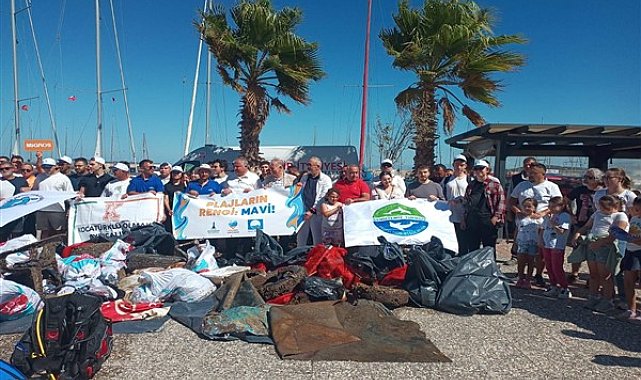 Urla’da kıyı temizliği: Bir saatte 1,5 ton atık toplandı