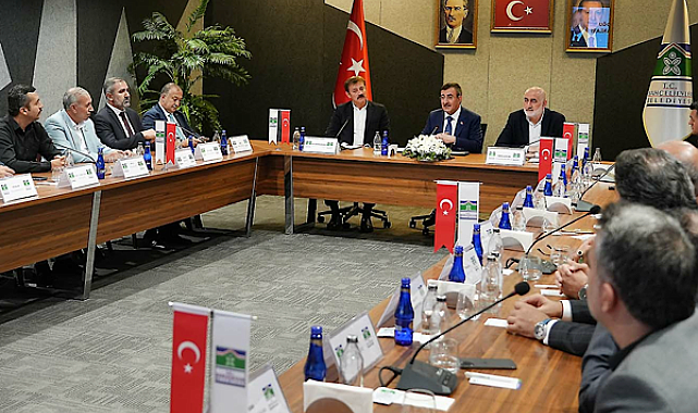 Yılmaz Bahçelievler’de partililer ve esnafla buluştu