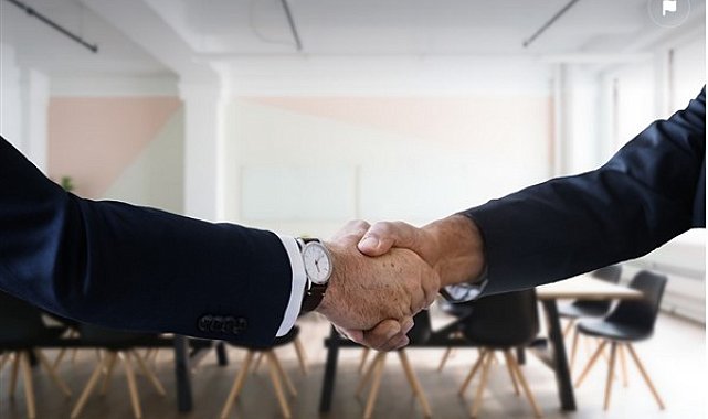 Davutoğlu, KIU Genel Başkanı Bapir ile görüştü