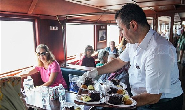 İzmir’de 1 Ekim Dünya Yaşlılar Günü’nde Körfez turu