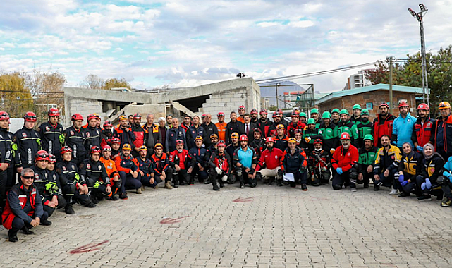 Van depremi yıl dönümünde tatbikat düzenlendi