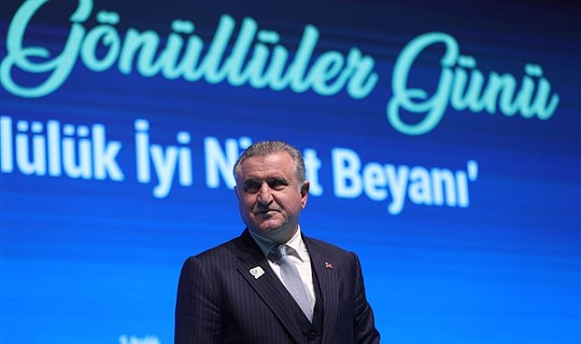 Bak: Bayrağımızın dalgalandırılmasında emeği olanlara teşekkür ediyorum