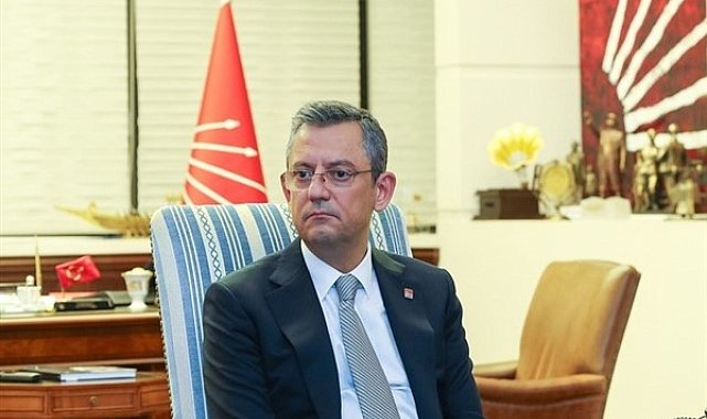 CHP Genel Başkanı Özel, Atatürk'ü andı