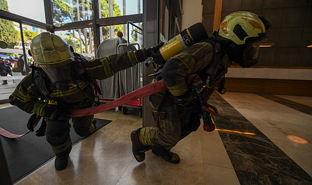 İzmir İtfaiye Dairesi Başkanlığı ekiplerinden yangın tatbikatı