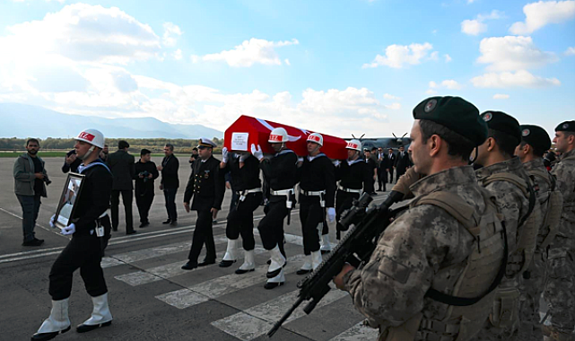 Şehit Hava Astsubay Başçavuş Karakuş'un naaşı, Kocaeli'nde törenle karşılandı