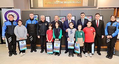 Vali Erol “Huzurlu Şehrin Bilgili Gençleri” ödül törenine katıldı