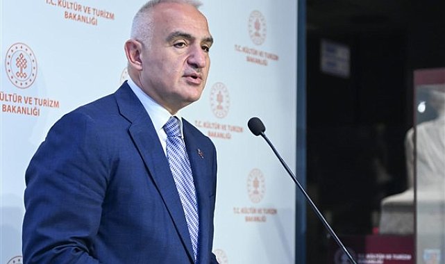 Bakan Ersoy, Burak Özçivit ile bir araya geldi
