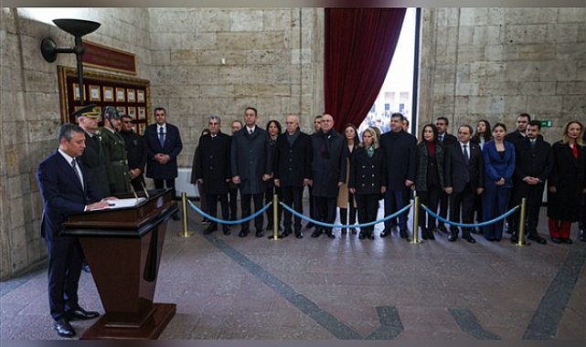 CHP Genel Başkanı Özel’den Anıtkabir’e ziyaret