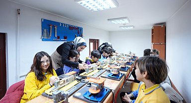 Öğrenciler, “Kütüphanelerdeyiz” etkinliği ile atölye çalışmalarına katılıyor