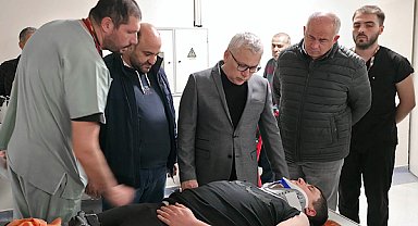 Valisi Şimşek, cezaevi otobüsü kazazedelerini ziyaret etti