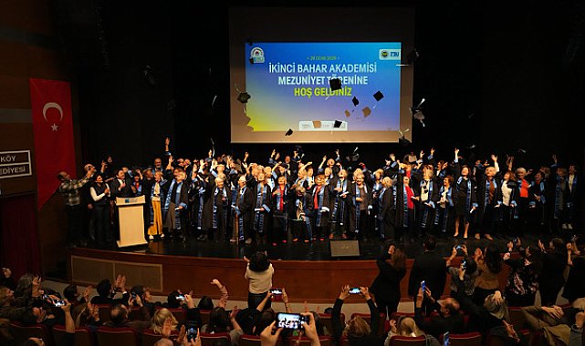 Kadıköy’de 65 yaş üstü bireyler İkinci Bahar Akademisi’nden mezun oldu