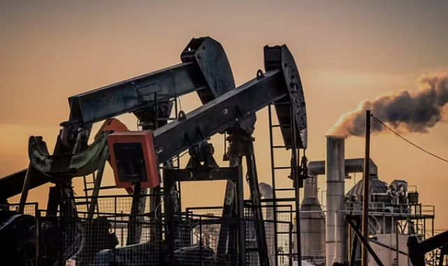 Petrol fiyatları, Venezuela ile ilgili gerginliğin tırmanmasına karşın düştü