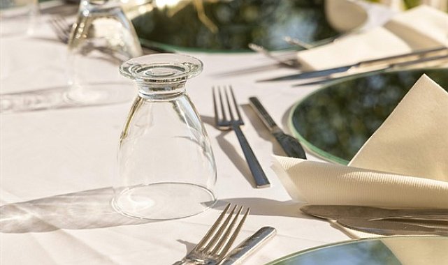 Restoran ve kafelerde servis ücreti ve kuver alınamayacak