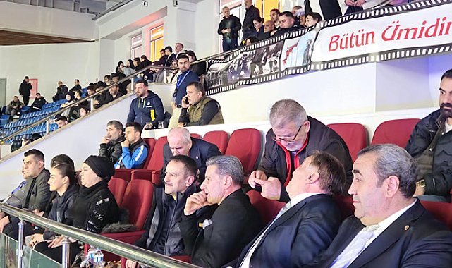 Vali Aktaş, Büyük Kadınlar ve Erkekler Türkiye Boks Şampiyonası'nı izledi