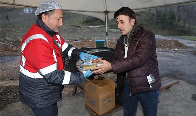 Büyükşehirden yolda olanlara iftariyelik ikramı