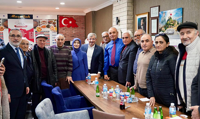 Davutoğlu, ilk iftarını emeklilerle açtı